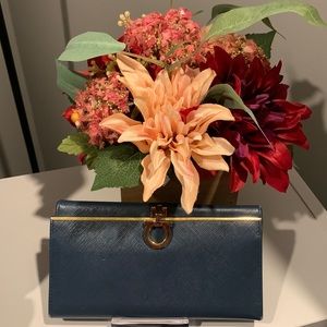 SALVATORE FERRAGAMO GANCINI LEATHER WALLET - NAVY